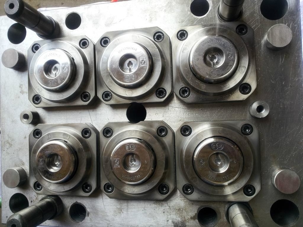 Washing Liquid Bottle Plastic Injection Cap Mould , Injection Molding Bottle Caps