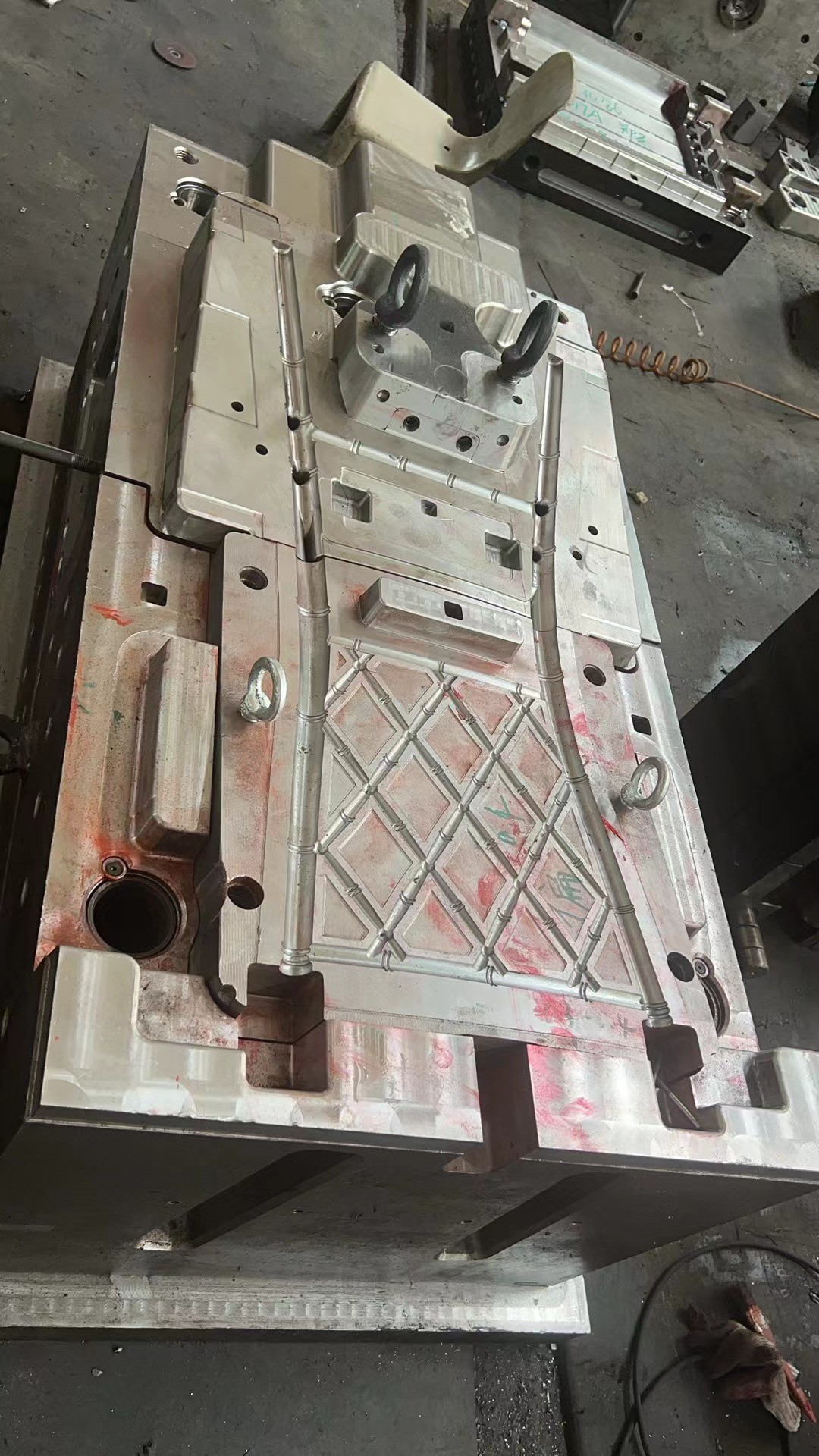 Customizable Plastic Chair Mould for PC/PP CHIAVARI CHAIR mould