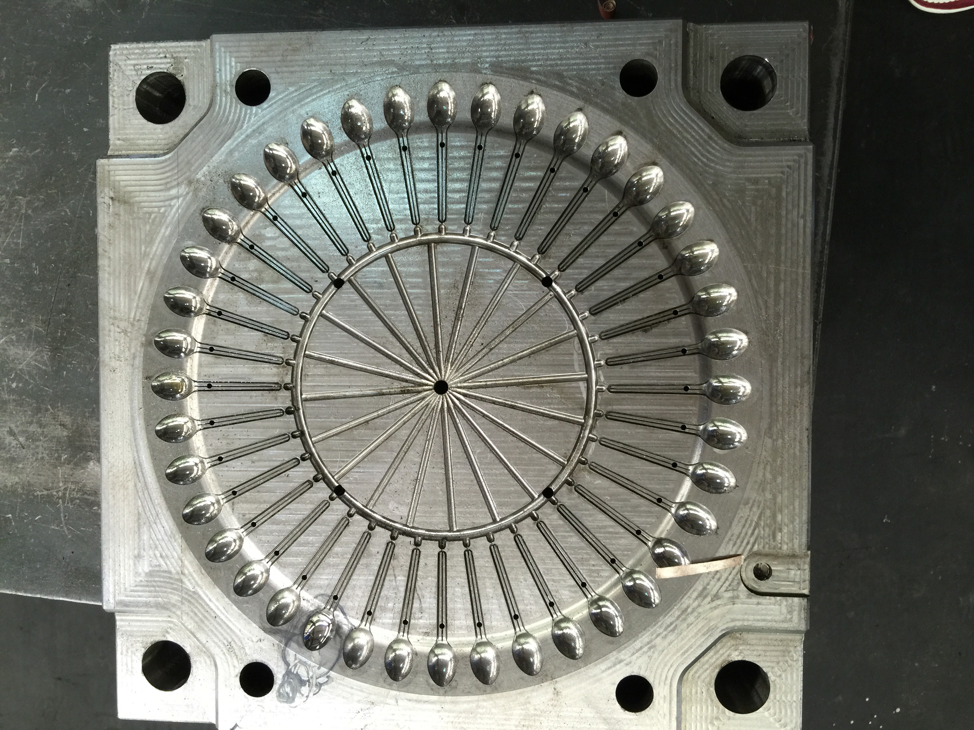 Hot Sale Plastic Spoon Mould with Hot-Runner/Cold-Runner Option Plastic Cutlery Mould